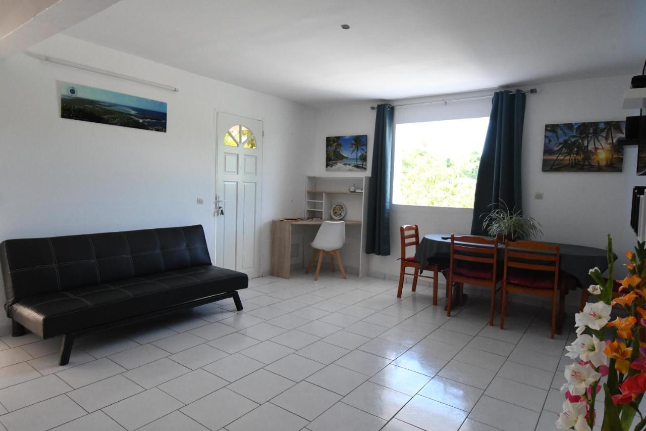 Chez Tatie-Clo Devient Gray Coconut Cake Villa Le Moule Exterior photo